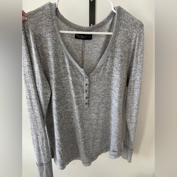 Abercrombie & fitch long sleeve top - Picture 1 of 6